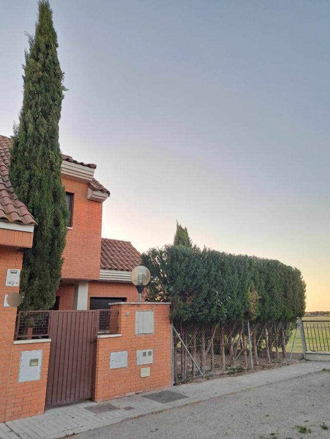 فيلا La Casa Del Cipres Aldeamayor de San Martin المظهر الخارجي الصورة