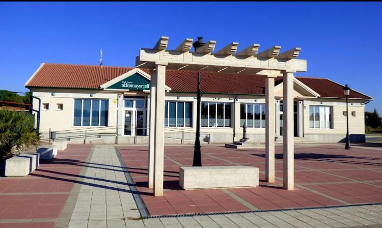 فيلا La Casa Del Cipres Aldeamayor de San Martin المظهر الخارجي الصورة